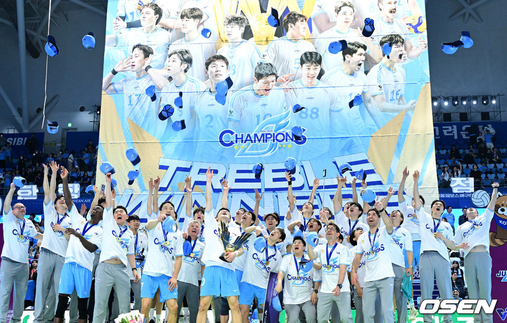통합우승에 환호하는 챔피언 대한항공.