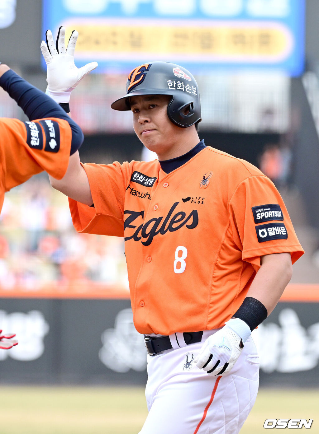 29일 대전 한화생명볼파크에서 ‘2026 신한 SOL KBO리그’ 한화 이글스와 키움 히어로즈의 경기가 열렸다.홈팀 한화는 왕옌청, 방문팀 키움은 하영민을 선발로 내세웠다. 6회말 무사 1, 2루 상황 한화 노시환이 안타를 날리고 1루에 안착해 기뻐하고 있다. 2025.03.29 / dreamer@osen.co.kr