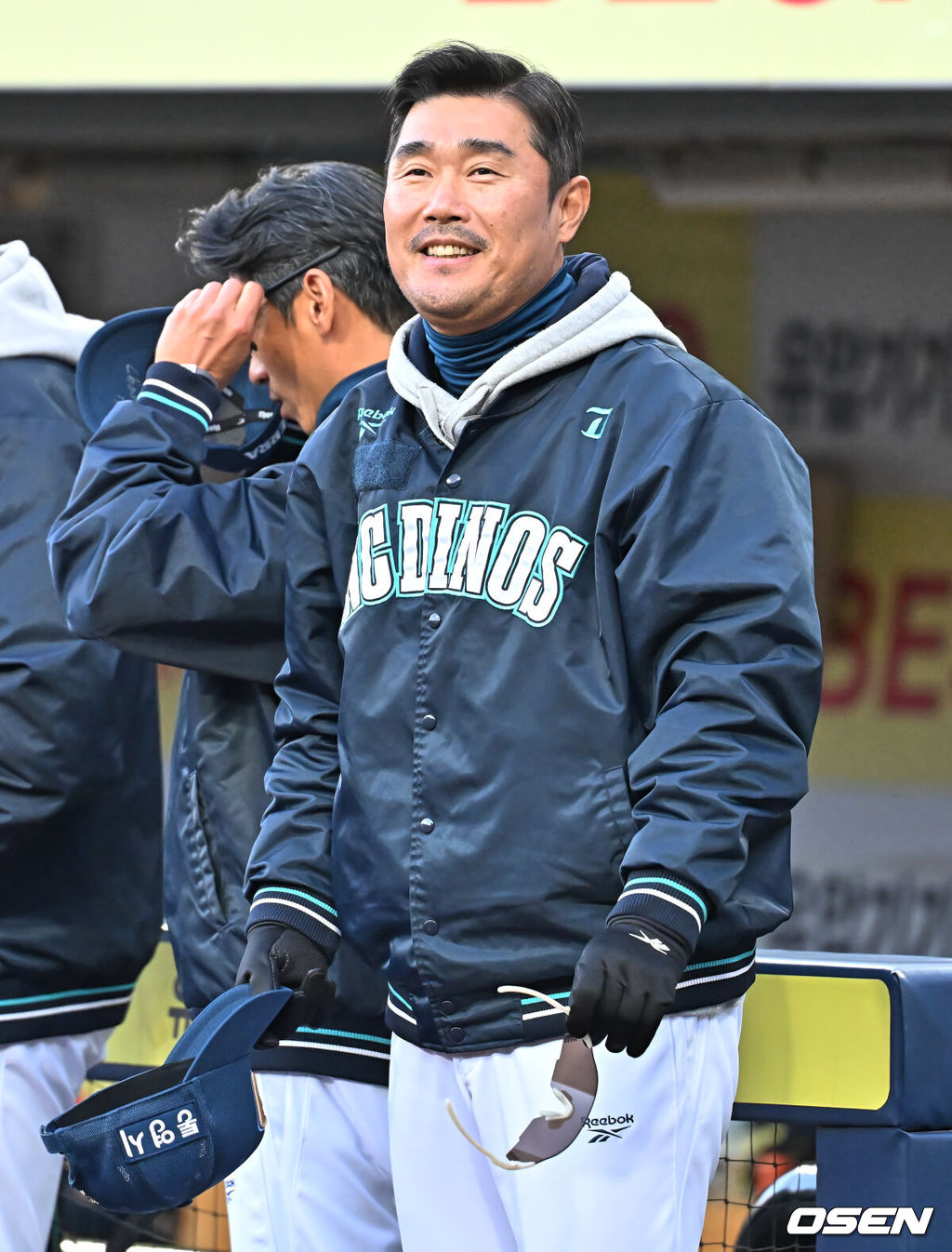 10일 대구삼성라이온즈파크에서 2026 신한 SOL KBO 리그 삼성 라이온즈와 NC 다이노스의 경기가 열렸다. 홈팀 삼성은 후라도가, 방문팀 NC는 구창모가 선발 출전했다. NC 다이노스 이호준 감독이 3루 더그아웃을 보며 인사하고 있다. 2026.04.10 / foto0307@osen.co.kr