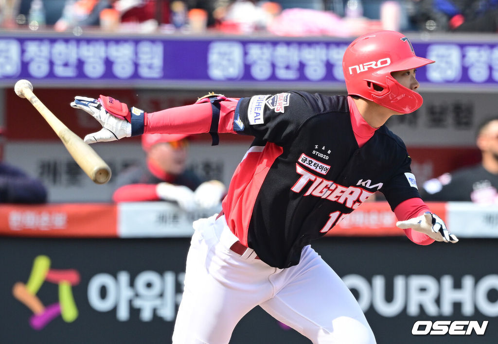 11일 대전 한화생명볼파크에서 ‘2026 신한 SOL KBO리그’ 한화 이글스와 KIA 타이거즈의 경기가 열렸다.홈팀 한화는 왕옌청, 방문팀 KIA는 이의리를 선발로 내세웠다. 5회초 2사 2루 상황 KIA 박재현이 추격의 1타점 적시타를 날리고 있다. 2026.04.11 / dreamer@osen.co.kr