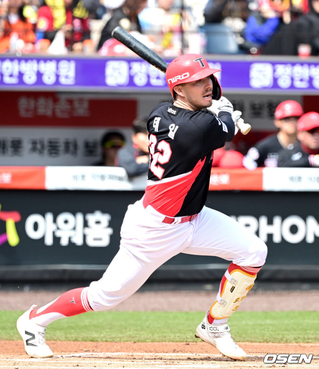 11일 대전 한화생명볼파크에서 ‘2026 신한 SOL KBO리그’ 한화 이글스와 KIA 타이거즈의 경기가 열렸다.홈팀 한화는 왕옌청, 방문팀 KIA는 이의리를 선발로 내세웠다. 1회초 무사 선두타자로 나선 KIA 제리드 데일이 안타를 날리고 있다. 2026.04.11 / dreamer@osen.co.kr