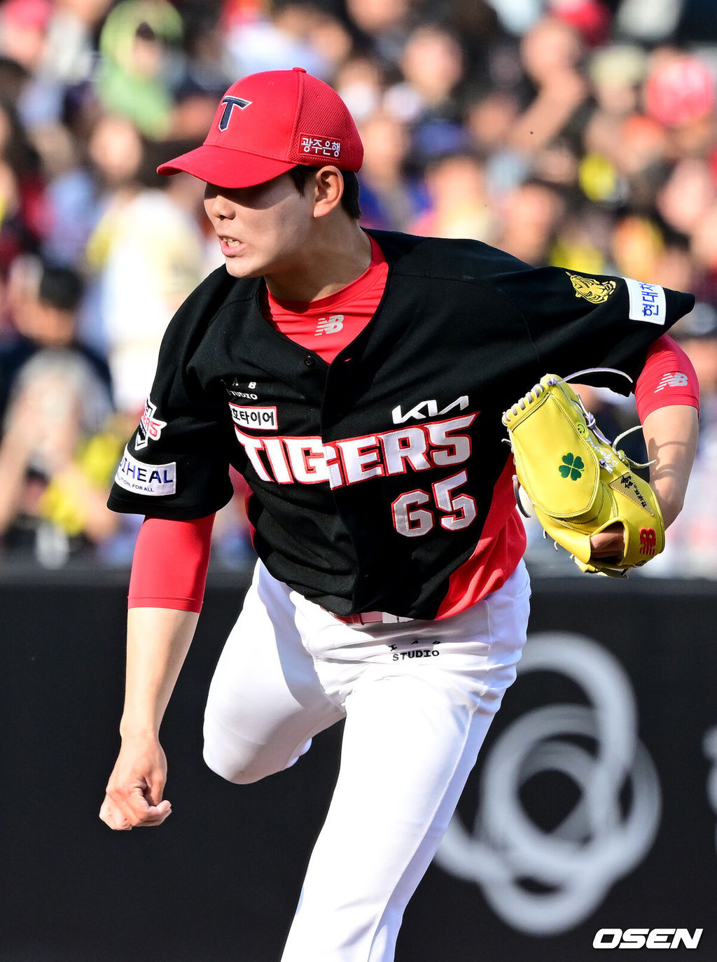 11일 대전 한화생명볼파크에서 ‘2026 신한 SOL KBO리그’ 한화 이글스와 KIA 타이거즈의 경기가 열렸다.홈팀 한화는 왕옌청, 방문팀 KIA는 이의리를 선발로 내세웠다. 9회말 KIA 투수 성영탁이 힘차게 공을 뿌리고 있다. 2026.04.11 / dreamer@osen.co.kr