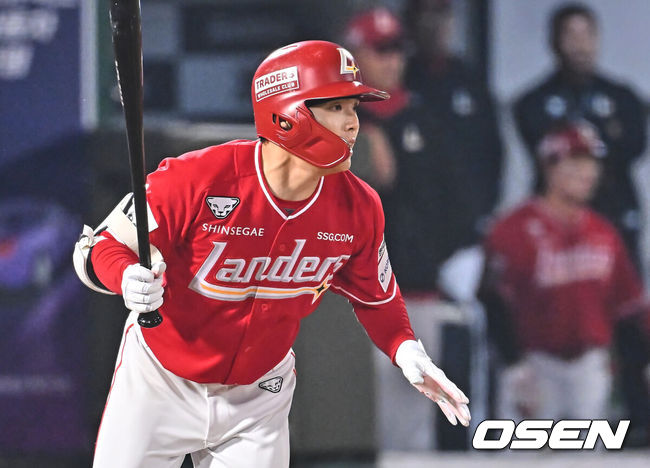 [OSEN=부산, 이석우 기자] SSG 랜더스 정준재 229 2026.04.03 / foto0307@osen.co.kr