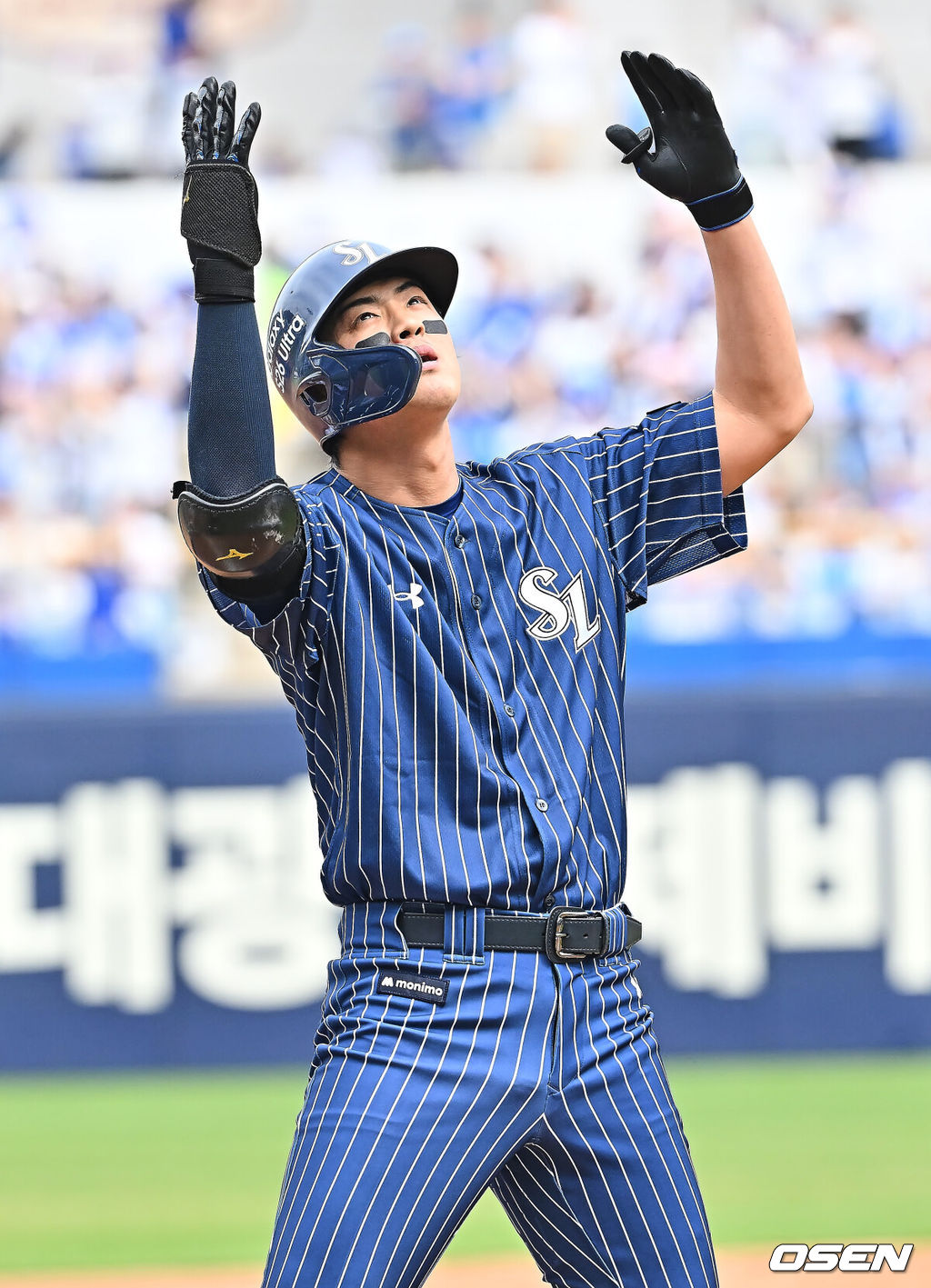12일 대구삼성라이온즈파크에서 2026 신한 SOL KBO 리그 삼성 라이온즈와 NC 다이노스의 경기가 열렸다. 홈팀 삼성은 원태인이, 방문팀 NC는 토다가 선발 출전했다. 삼성 라이온즈 구자욱이 2회말 무사 1루 좌중간 1타점 3루타를 치고 세리머니를 하고 있다. 2026.04.12 / foto0307@osen.co.kr
