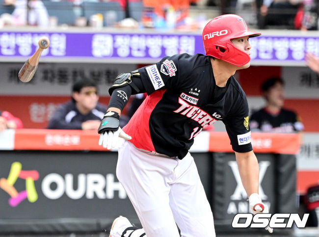 [OSEN=대전, 최규한 기자] 12일 대전 한화생명볼파크에서 ‘2026 신한 SOL KBO리그’ 한화 이글스와 KIA 타이거즈의 경기가 열렸다.홈팀 한화는 잭 쿠싱, 방문팀 KIA는 애덤 올러를 선발로 내세웠다. 7회초 2사 2루 상황 KIA 김규성이 달아나는 1타점 적시타를 날리고 있다. 2026.04.12 / dreamer@osen.co.kr