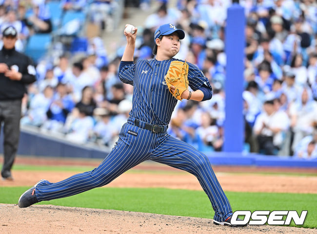 [OSEN=대구, 이석우 기자] 12일 대구삼성라이온즈파크에서 2026 신한 SOL KBO 리그 삼성 라이온즈와 NC 다이노스의 경기가 열렸다. 홈팀 삼성은 원태인이, 방문팀 NC는 토다가 선발 출전했다. 삼성 라이온즈 장찬희가 역투하고 있다. 2026.04.12 / foto0307@osen.co.kr