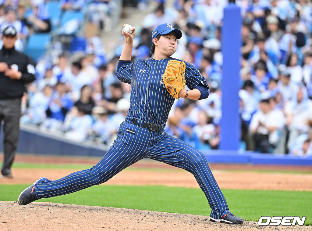 12일 대구삼성라이온즈파크에서 2026 신한 SOL KBO 리그 삼성 라이온즈와 NC 다이노스의 경기가 열렸다. 홈팀 삼성은 원태인이, 방문팀 NC는 토다가 선발 출전했다. 삼성 라이온즈 장찬희가 역투하고 있다. 2026.04.12 / foto0307@osen.co.kr