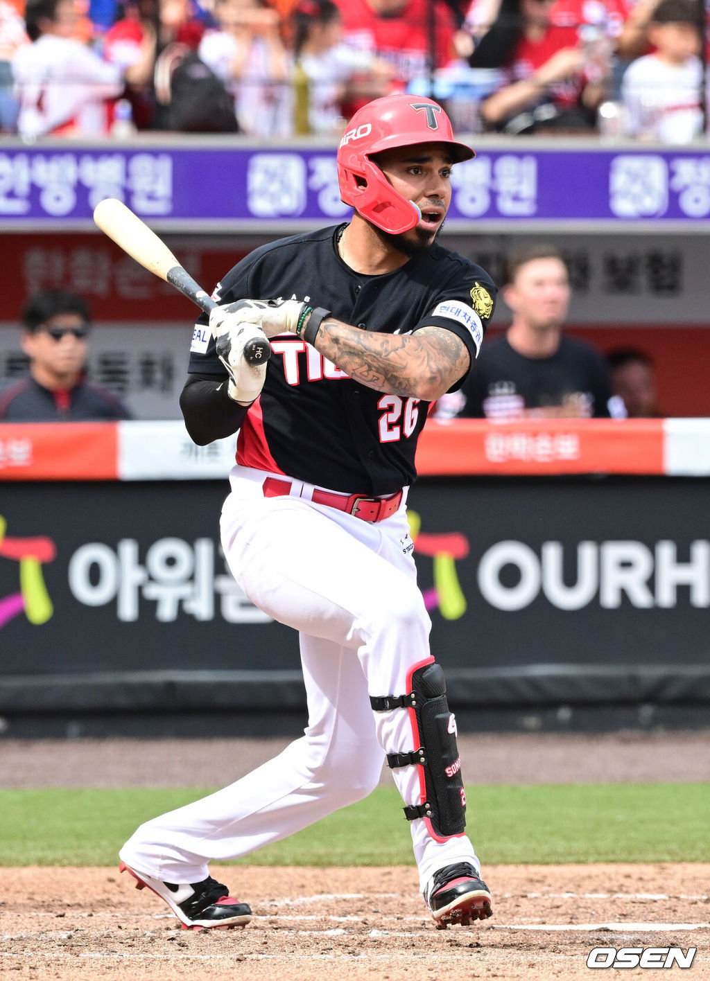 12일 대전 한화생명볼파크에서 ‘2026 신한 SOL KBO리그’ 한화 이글스와 KIA 타이거즈의 경기가 열렸다.홈팀 한화는 잭 쿠싱, 방문팀 KIA는 애덤 올러를 선발로 내세웠다. 4회초 무사 선두타자로 나선 KIA 키스트로가 2루타를 날리고 있다. 2026.04.12 / dreamer@osen.co.kr