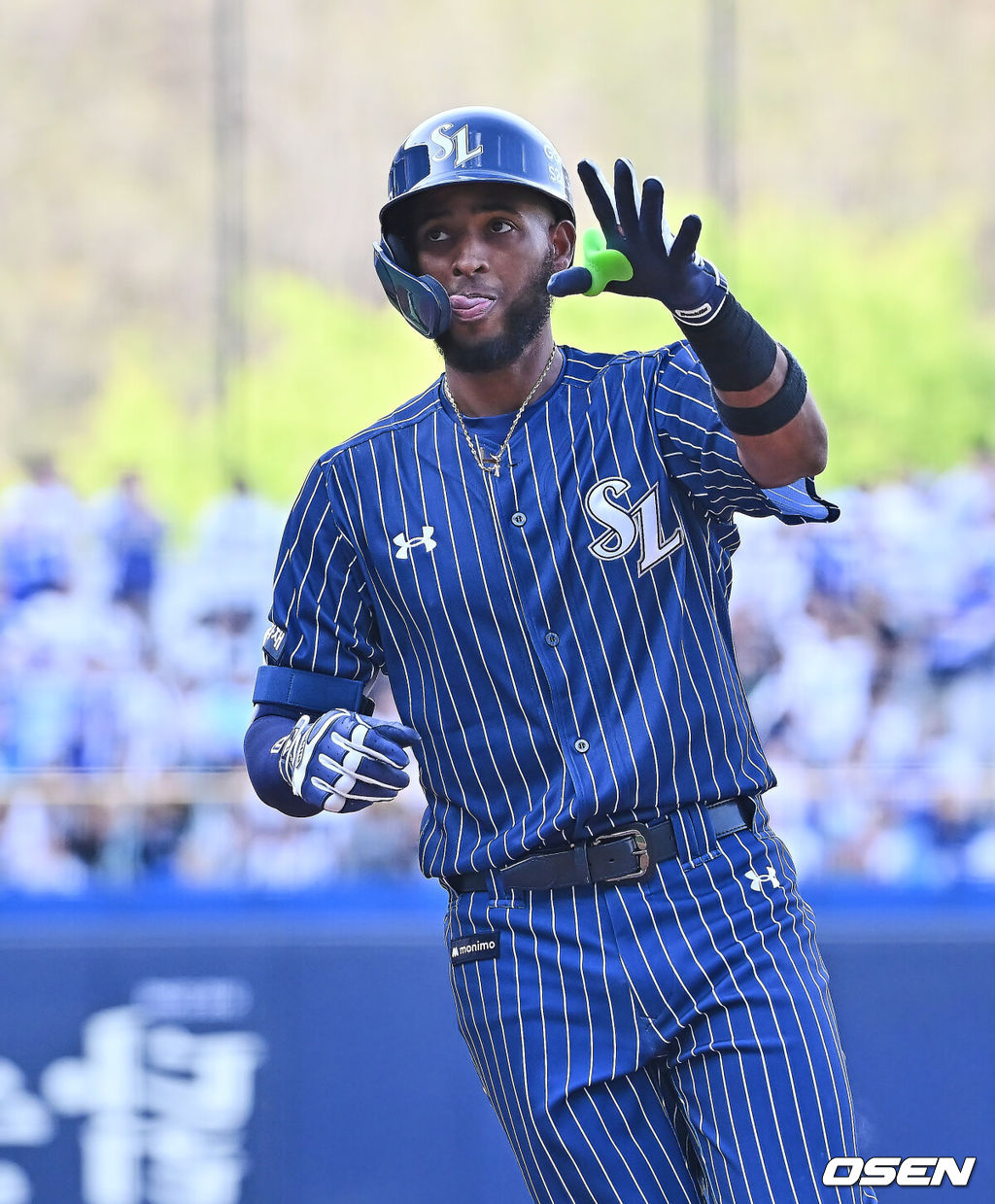 12일 대구삼성라이온즈파크에서 2026 신한 SOL KBO 리그 삼성 라이온즈와 NC 다이노스의 경기가 열렸다. 홈팀 삼성은 원태인이, 방문팀 NC는 토다가 선발 출전했다. 삼성 라이온즈 디아즈가 8회말 1사 좌월 솔로 홈런을 치고 세리머니를 하고 있다. 2026.04.12 / foto0307@osen.co.kr
