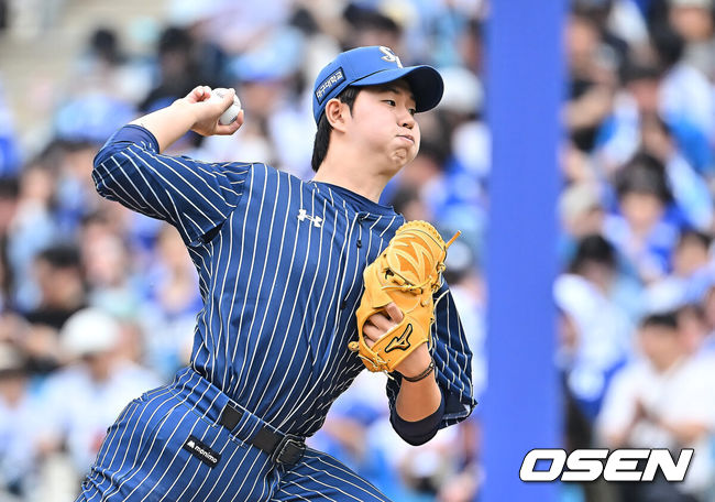 [OSEN=대구, 이석우 기자] 12일 대구삼성라이온즈파크에서 2026 신한 SOL KBO 리그 삼성 라이온즈와 NC 다이노스의 경기가 열렸다. 홈팀 삼성은 원태인이, 방문팀 NC는 토다가 선발 출전했다. 삼성 라이온즈 장찬희가 역투하고 있다. 2026.04.12 / foto0307@osen.co.kr