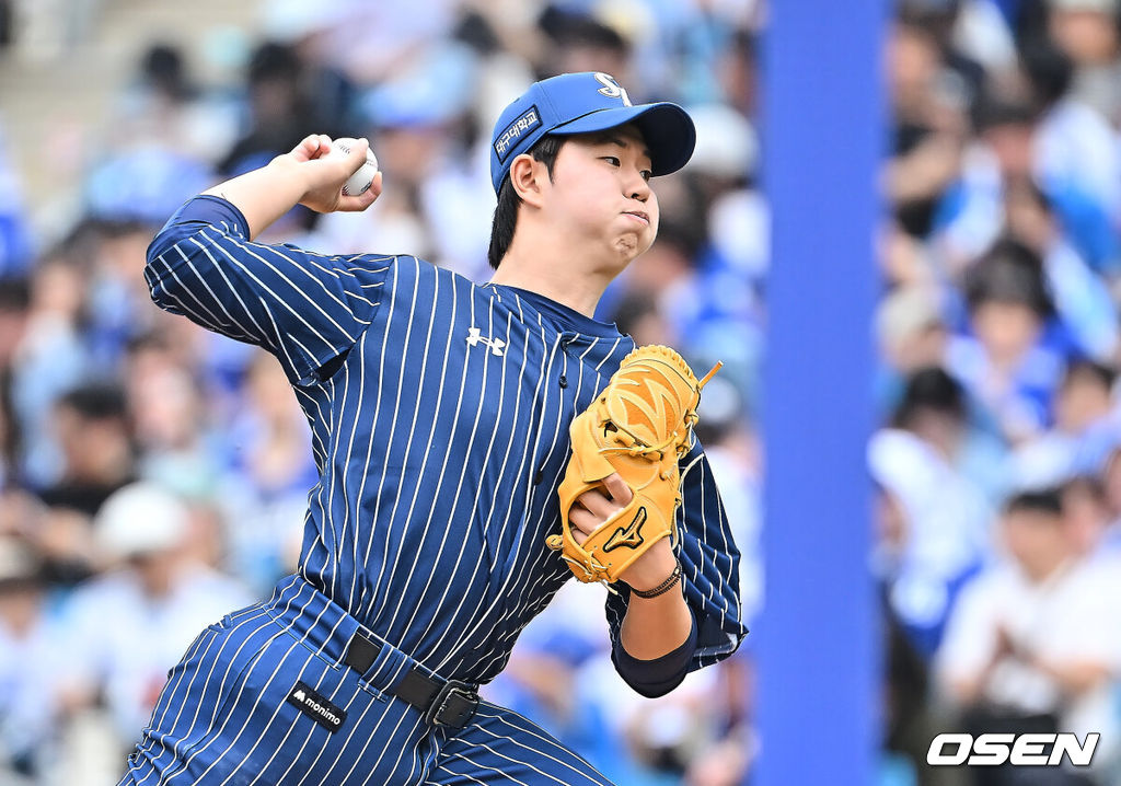 12일 대구삼성라이온즈파크에서 2026 신한 SOL KBO 리그 삼성 라이온즈와 NC 다이노스의 경기가 열렸다. 홈팀 삼성은 원태인이, 방문팀 NC는 토다가 선발 출전했다. 삼성 라이온즈 장찬희가 역투하고 있다. 2026.04.12 / foto0307@osen.co.kr