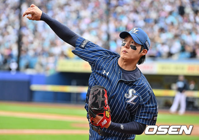 [OSEN=대구, 이석우 기자] 12일 대구삼성라이온즈파크에서 2026 신한 SOL KBO 리그 삼성 라이온즈와 NC 다이노스의 경기가 열렸다. 홈팀 삼성은 원태인이, 방문팀 NC는 토다가 선발 출전했다. 삼성 라이온즈 선발 투수 원태인이 역투하고 있다. 2026.04.12 / foto0307@osen.co.kr