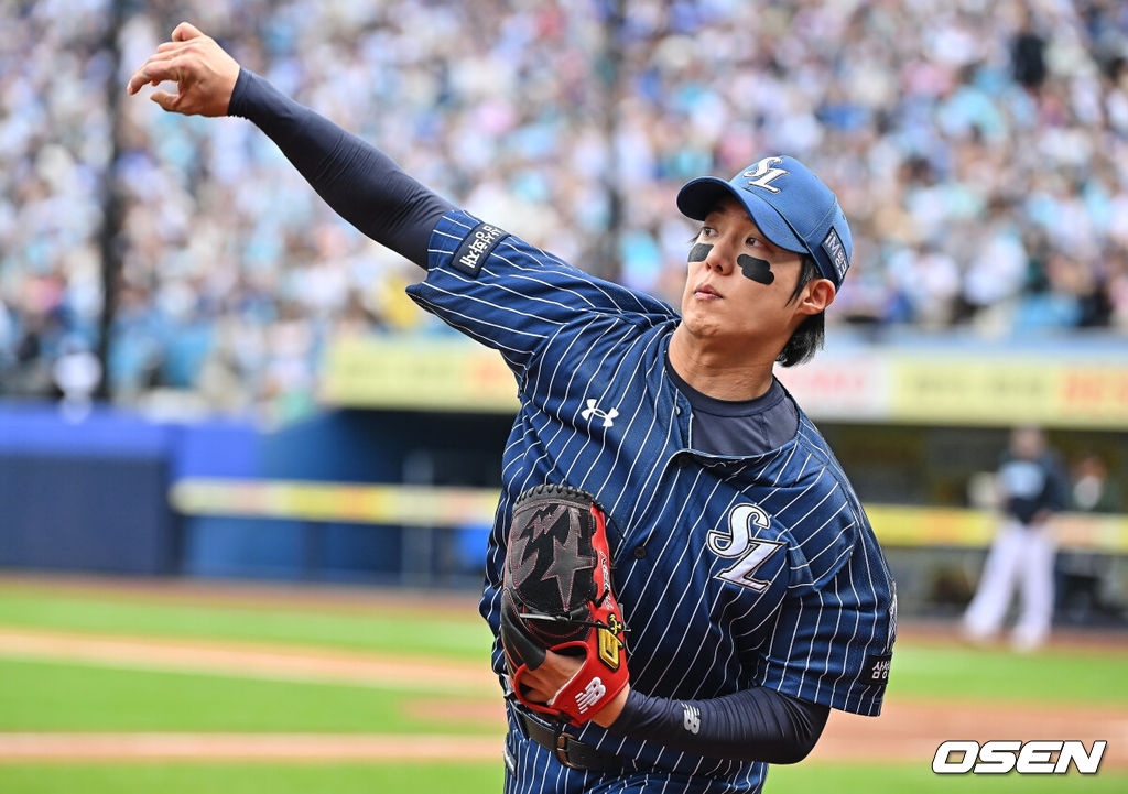 12일 대구삼성라이온즈파크에서 2026 신한 SOL KBO 리그 삼성 라이온즈와 NC 다이노스의 경기가 열렸다. 홈팀 삼성은 원태인이, 방문팀 NC는 토다가 선발 출전했다. 삼성 라이온즈 선발 투수 원태인이 역투하고 있다. 2026.04.12 / foto0307@osen.co.kr