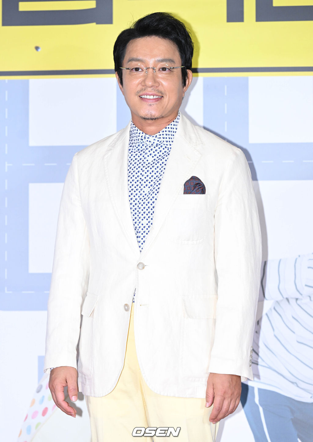 29일 오후 서울 용산구 CGV용산아이파크몰에서 영화 ‘컴백홈(감독 이연우)’ VIP 시사회가 열렸다. 배우 이범수가 포즈를 취하고 있다. 2022.09.29 /cej@osen.co.kr