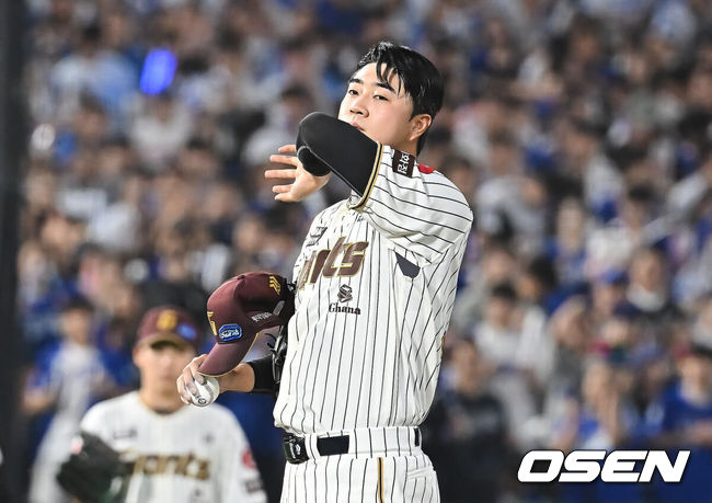 [OSEN=부산, 이석우 기자] 롯데 자이언츠 윤성빈 038 2025.09.26 / foto0307@osen.co.kr