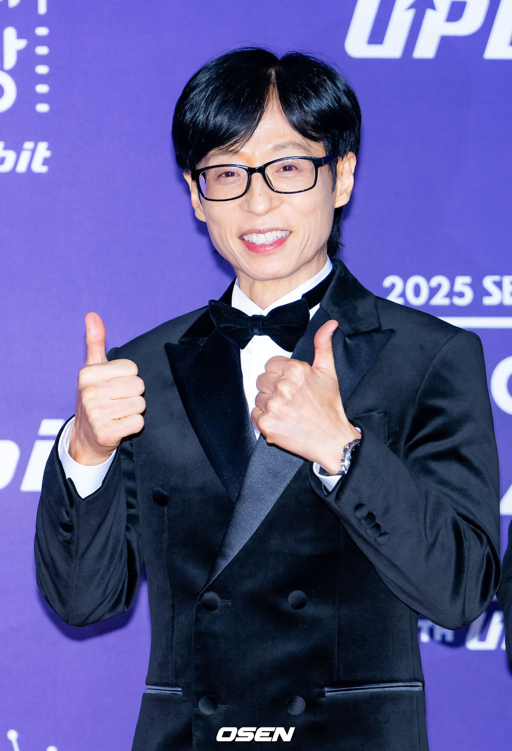 30일 오후 서울 마포구 상암 SBS 프리즘타워에서 ‘2025 SBS 연예대상’ 포토월 행사가 열렸다.올해 대상 후보는 유재석, 전현무, 탁재훈, 신동엽, 이상민, 서장훈, 지석진이 올라 대상을 두고 치열한 경쟁을 펼친다.'런닝맨'의 유재석이 레드카펫을 밟으며 포즈를 취하고 있다. 2025.12.30 /rumi@osen.co.kr