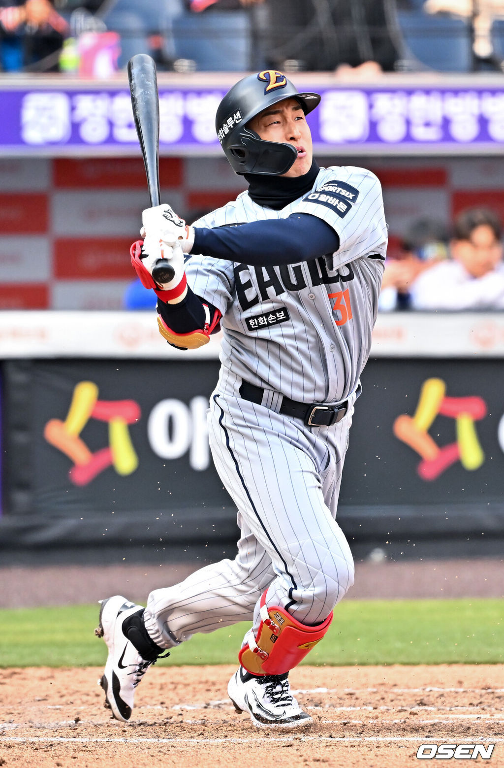 12일 대전 한화생명볼파크에서 2026 신한 SOL KBO리그 시범경기 한화 이글스와 삼성 라이온즈의 경기가 열렸다.시범경기는 오늘(12일)부터 오는 24일까지 진행되며, 각 팀이 12경기씩 치러 총 60경기가 펼쳐진다.7회말 2사 대타로 나온 한화 손아섭이 투수 앞 땅볼 타구를 때리고 있다. 2026.03.12 /rumi@osen.co.kr