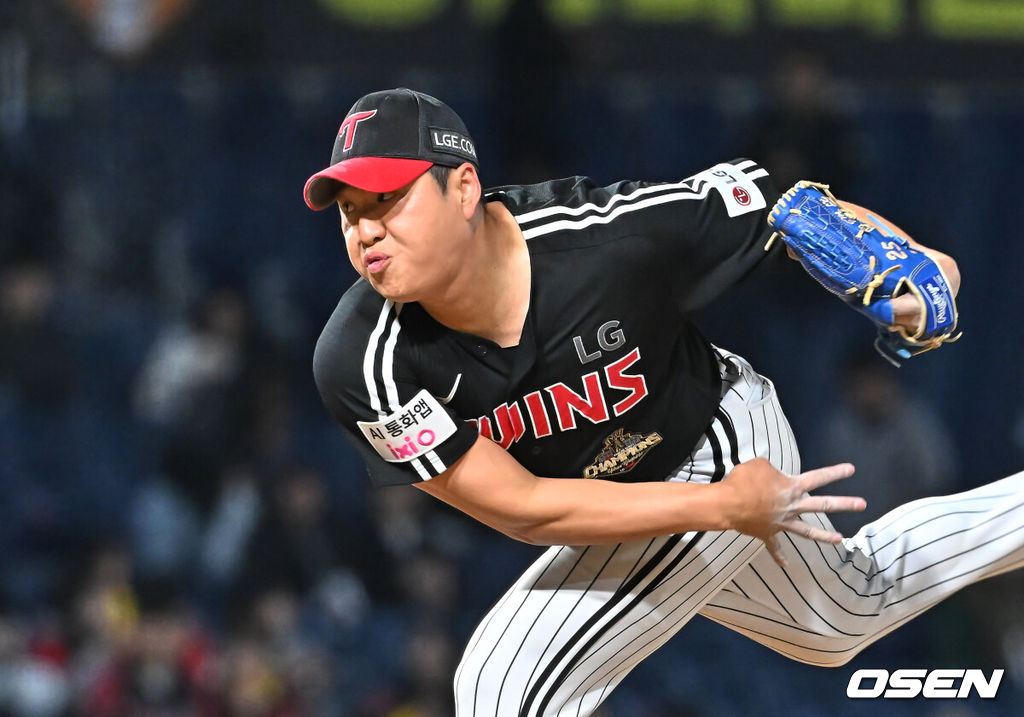 8일 창원NC파크에서 2026 신한 SOL KBO 리그 NC 다이노스와 LG 트윈스의 경기가 열렸다. 홈팀 NC는 신민혁이, 방문팀 LG는 웰스가 선발 출전했다. LG 트윈스 배재준이 역투하고 있다. 2026.04.08 / foto0307@osen.co.kr