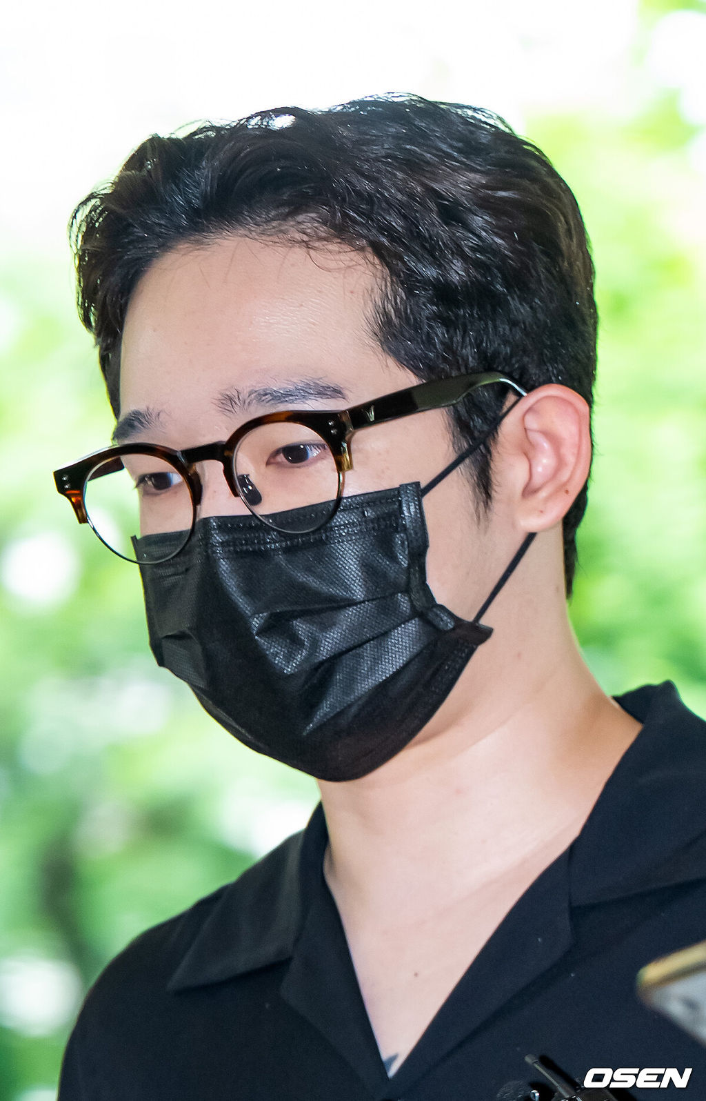 마약류관리에 관한 법률위반 혐의로 기소된 가수 남태현과 인플루언서 서민재가 18일 오전 서울 마포구 서울서부지방법원에서 열리는 공판을 위해 법원에 출석했다.가수 남태현이 법원으로 빠르게 들어서고 있다. 2023.05.18 /rumi@osen.co.kr