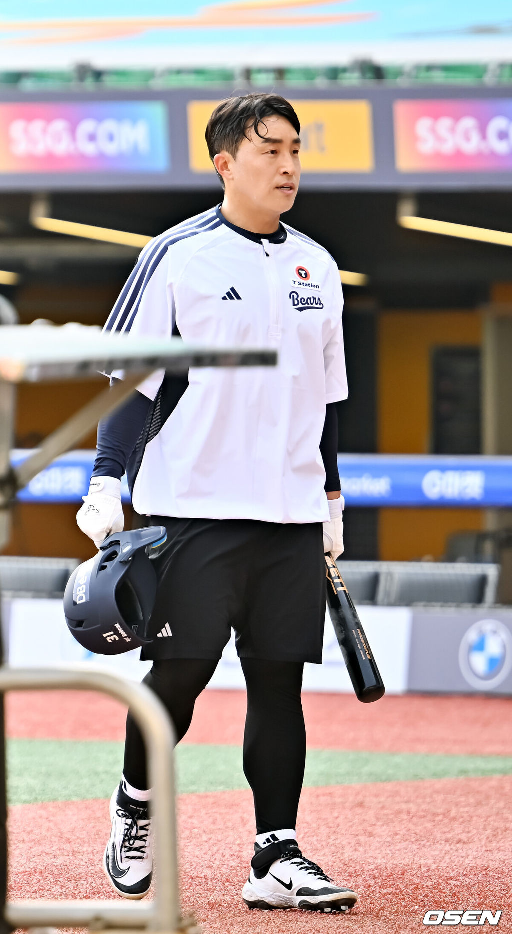 14일 오후 인천 SSG랜더스필드에서 ‘2026 신한 SOL Bank KBO리그' SSG 랜더스와 두산 베어스의 경기가 진행될 예정인 가운데 경기 전 그라운드 훈련이 진행됐다.이날 SSG는 타케다를, 두산은 최민석을 선발투수로 내세운다.한편 두산으로 트레이드 된 손아섭이 훈련을 하고 있다. 2026.04.14 / rumi@osen.co.kr