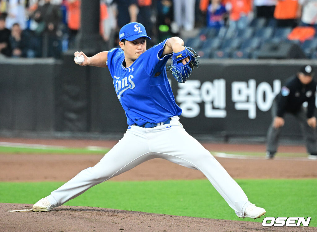 14일 대전 한화생명 볼파크에서 2026 신한 SOL KBO리그 한화 이글스와 삼성 라이온즈의 경기가 열렸다.3연패 중인 한화는 문동주, 4연승을 노리는 삼성은 최원태가 선발로 나섰다. 1회말 삼성 최원태가 역투하고 있다. 2026.04.14 / jpnews@osen.co.kr
