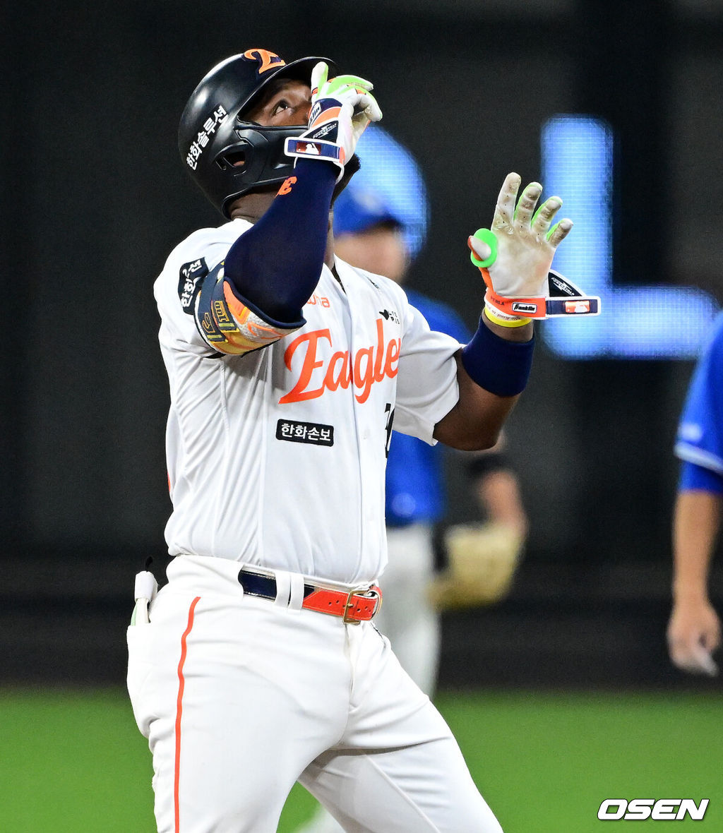 14일 대전 한화생명 볼파크에서 2026 신한 SOL KBO리그 한화 이글스와 삼성 라이온즈의 경기가 열렸다.3연패 중인 한화는 문동주, 4연승을 노리는 삼성은 최원태가 선발로 나섰다. 3회말 2사 1루에서 한화 페라자가 선제 1타점 적시 2루타를 날리며 기뻐하고 있다. 2026.04.14 / jpnews@osen.co.kr
