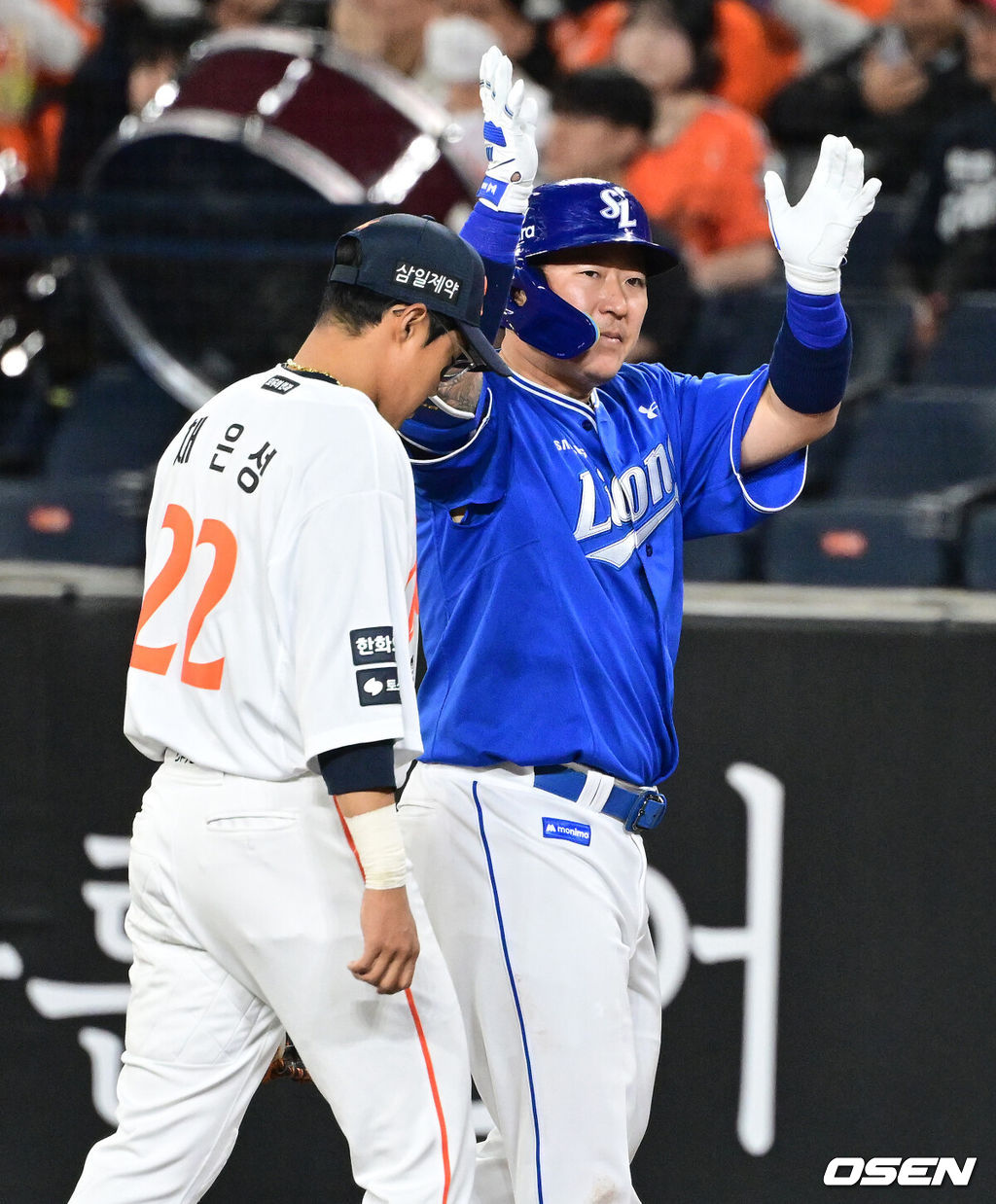 14일 대전 한화생명 볼파크에서 2026 신한 SOL KBO리그 한화 이글스와 삼성 라이온즈의 경기가 열렸다.3연패 중인 한화는 문동주, 4연승을 노리는 삼성은 최원태가 선발로 나섰다. 7회초 무사 1루에서 삼성 최형우가 우전 안타를 날리며 기뻐하고 있다. 최형우는 두산 손아섭에 이어 역대 2번째 2600안타 달성. 2026.04.14 / jpnews@osen.co.kr