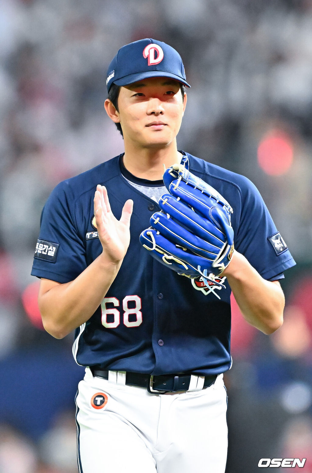 14일 오후 인천 SSG랜더스필드에서 ‘2026 신한 SOL Bank KBO리그' SSG 랜더스와 두산 베어스의 경기가 진행됐다.이날 SSG는 타케다를, 두산은 최민석을 선발투수로 내세웠다.6회말을 마친 두산 최민석이 기뻐하고 있다. 2026.04.14 / rumi@osen.co.kr