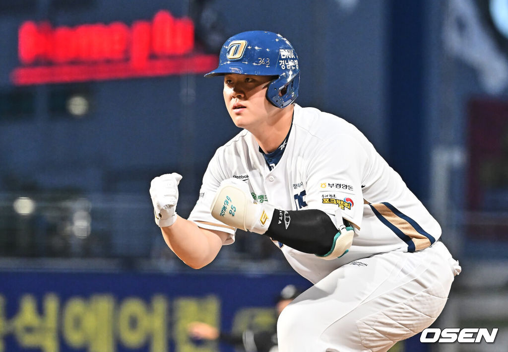 14일 창원NC파크에서 2026 신한 SOL KBO 리그 NC 다이노스와 KT 위즈의 경기가 열렸다. 홈팀 NC는 버하겐이, 방문팀 KT는 고영표가 선발 출전했다. NC 다이노스 김형준이 1회말 2사 2,3루 좌익수 왼쪽 2타점 안타를 치고 세리머니를 하고 있다. 2026.04.14 / foto0307@osen.co.kr