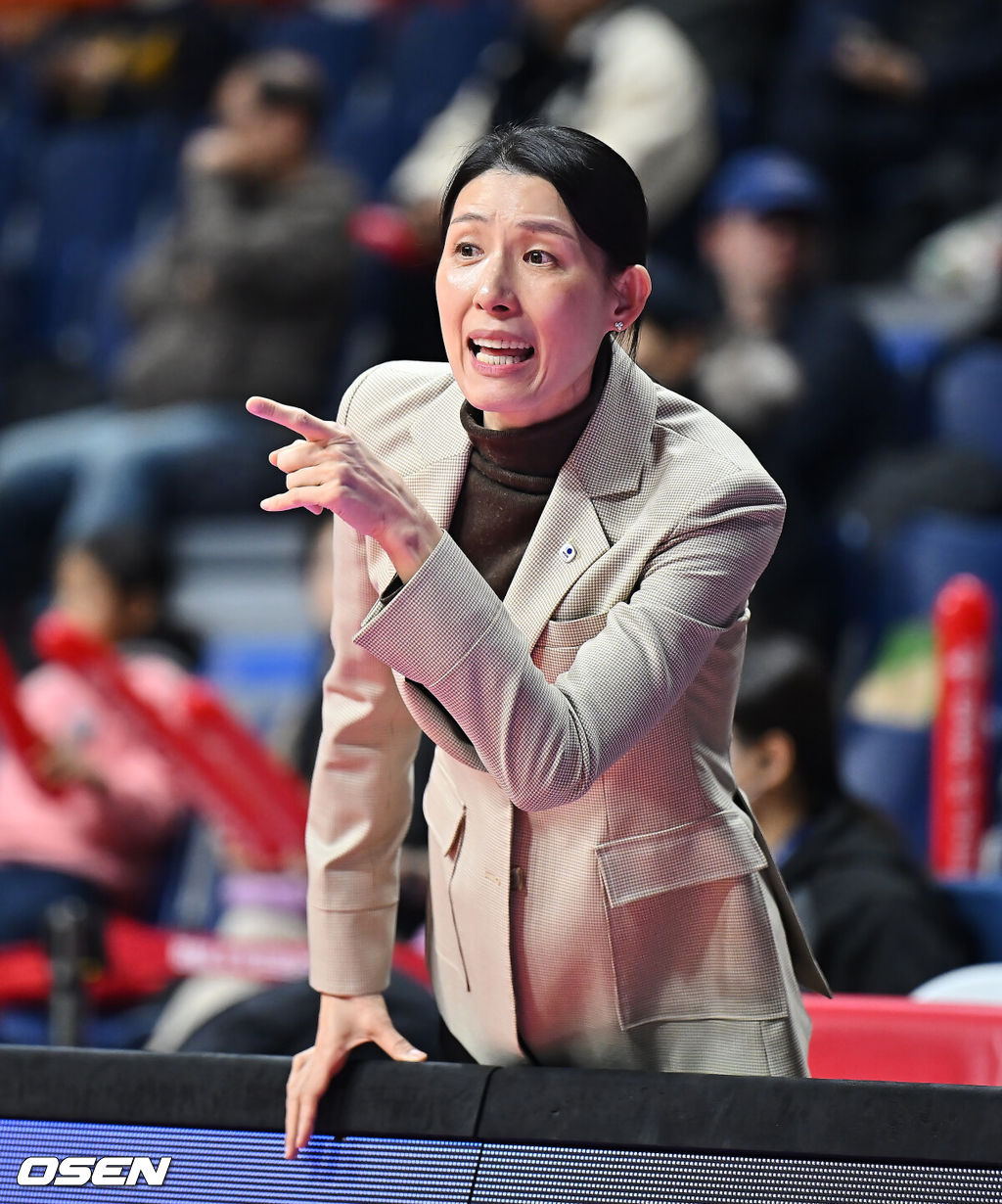 아산 우리은행 전주원 코치 027 2026.01.21 / foto0307@osen.co.kr