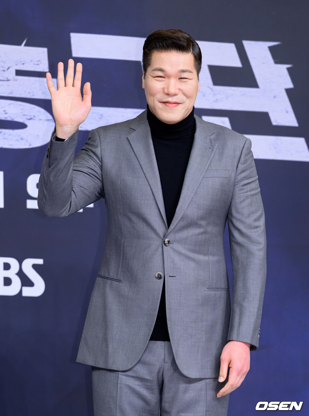 26일 오전 서울 목동 SBS에서 SBS ‘열혈농구단’ 제작발표회가 열렸다.열혈농구단은 선수 시절 '국보급 센터'라 불리던 서장훈이 꾸린 농구단 라이징이글스의 아시아 재패기를 담은 SBS 새 예능으로 오는 29일 오후 5시 처음 방송된다.서장훈이 포토타임을 가지고 있다. 2025.11.26 /sunday@osen.co.kr