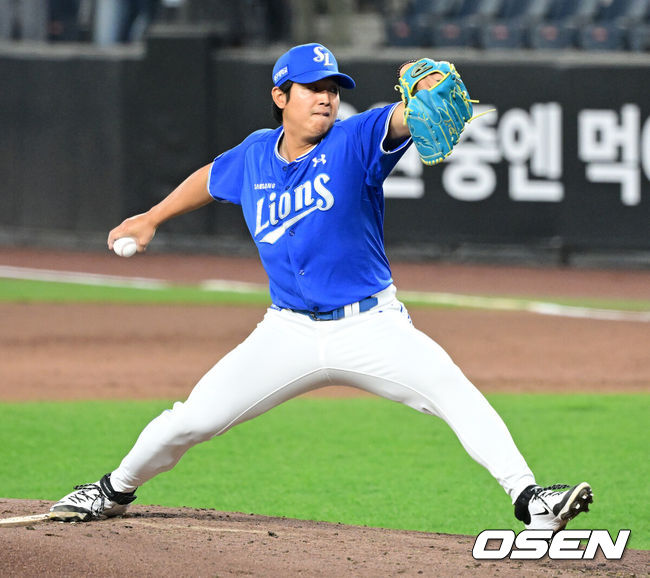 [OSEN=대전, 지형준 기자] 15일 대전 한화생명 볼파크에서 2026 신한 SOL KBO리그 한화 이글스와 삼성 라이온즈의 경기가 열렸다.4연패 중인 한화는 윌켈 에르난데스, 5연승을 노리는 삼성은 양창섭이 선발로 나섰다.&nbsp;1회말 삼성 선발 양창섭이 역투하고 있다. 2026.04.15&nbsp;/ jpnews@osen.co.kr