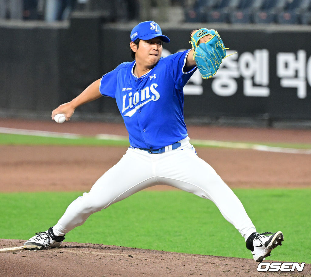 15일 대전 한화생명 볼파크에서 2026 신한 SOL KBO리그 한화 이글스와 삼성 라이온즈의 경기가 열렸다.4연패 중인 한화는 윌켈 에르난데스, 5연승을 노리는 삼성은 양창섭이 선발로 나섰다. 1회말 삼성 선발 양창섭이 역투하고 있다. 2026.04.15 / jpnews@osen.co.kr