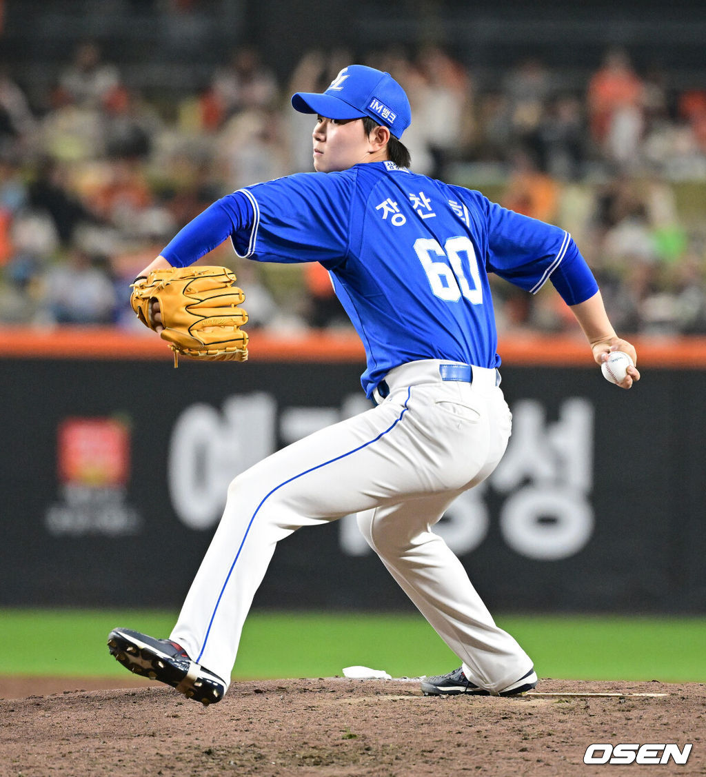 15일 대전 한화생명 볼파크에서 2026 신한 SOL KBO리그 한화 이글스와 삼성 라이온즈의 경기가 열렸다.4연패 중인 한화는 윌켈 에르난데스, 5연승을 노리는 삼성은 양창섭이 선발로 나섰다. 5회말 삼성 장찬희가 역투하고 있다. 2026.04.15 / jpnews@osen.co.kr