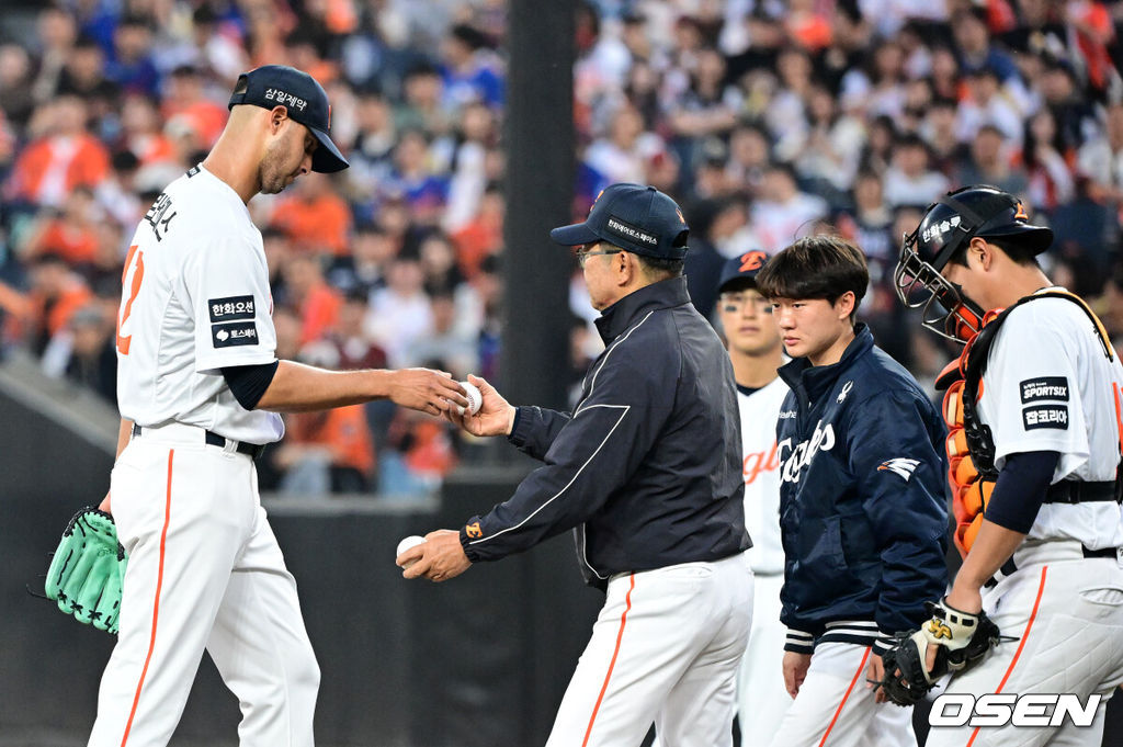 15일 대전 한화생명 볼파크에서 2026 신한 SOL KBO리그 한화 이글스와 삼성 라이온즈의 경기가 열렸다.4연패 중인 한화는 윌켈 에르난데스, 5연승을 노리는 삼성은 양창섭이 선발로 나섰다. 1회초 한화 에르난데스가 7실점을 허용하며 강판당하고 있다. 2026.04.15 / jpnews@osen.co.kr