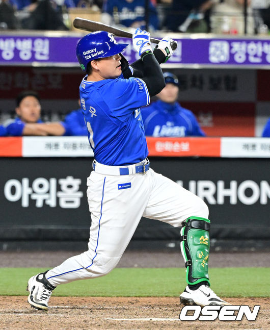 [OSEN=대전, 지형준 기자] 15일 대전 한화생명 볼파크에서 2026 신한 SOL KBO리그 한화 이글스와 삼성 라이온즈의 경기가 열렸다.4연패 중인 한화는 윌켈 에르난데스, 5연승을 노리는 삼성은 양창섭이 선발로 나섰다.&nbsp;5회초 2사 만루에서 삼성 전병우가 2타점 좌전 적시타를 날리고 있다. 2026.04.15&nbsp;/ jpnews@osen.co.kr