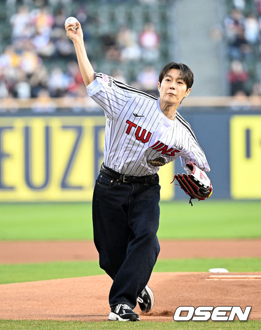 포수 미트 향해 정확하게