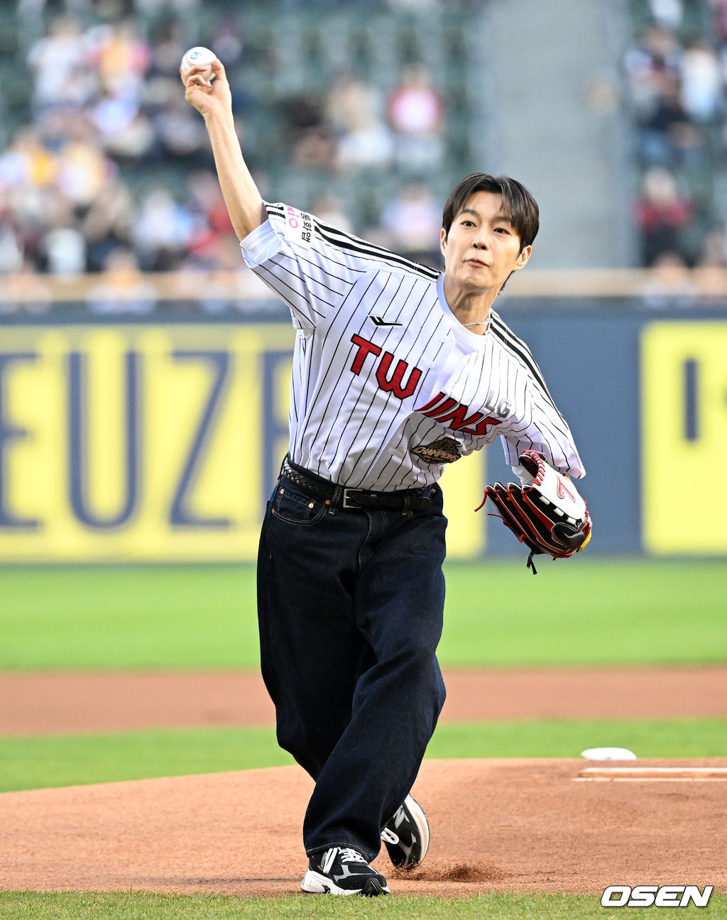 포수 미트 향해 정확하게