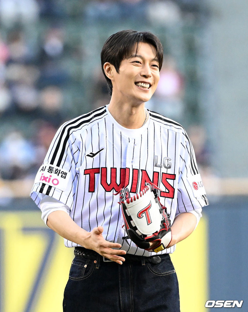 K팝-야구 팬 모두 사로잡은 명품 개념 시구