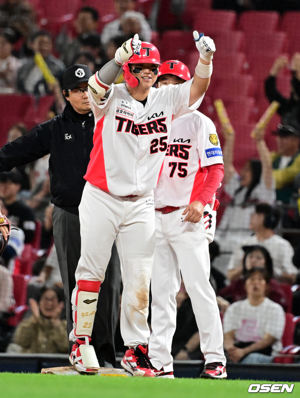 16일 광주-기아 챔피언스필드에서 KIA 타이거즈와 키움 히어로즈의 경기가 열렸다.7연승을 노리는 KIA는 제임스 네일, 최하위 키움은 알칸타라를 선발로 내세웠다.5회말 무사 2루에서 KIA 한준수가 동점 1타점 우전 적시타를 날리며 기뻐하고 있다. 2026.04.16 / jpnews@osen.co.kr