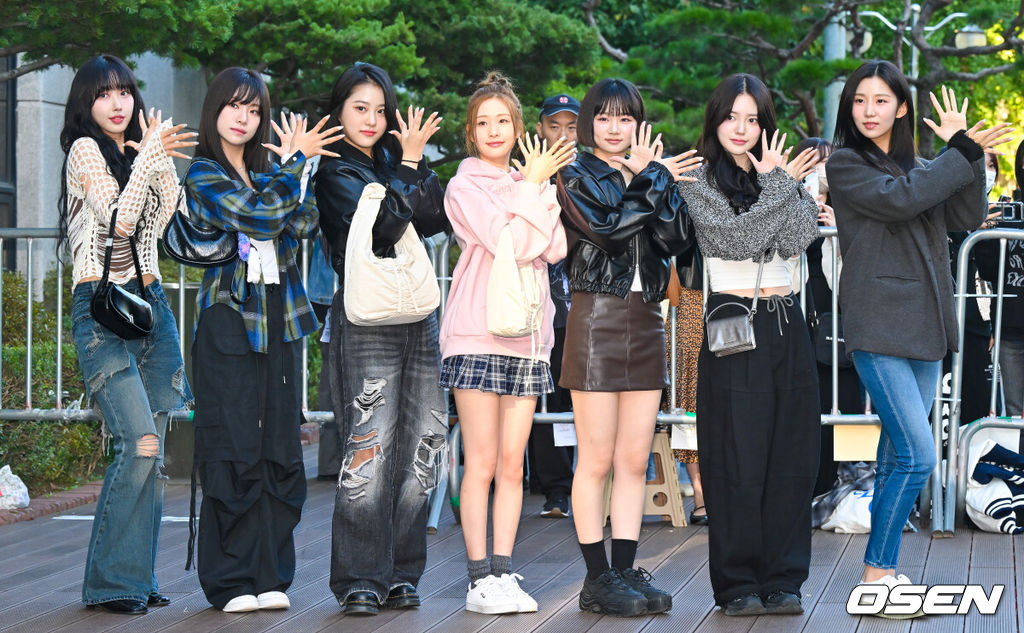 4일 오전 서울 여의도 KBS 신관에서 ‘KBS 2TV '생방송 뮤직뱅크(이하 뮤뱅) 녹화가 진행됐다.이날 뮤직뱅크에는 3piece(쓰리피스),FIFTY FIFTY,P1Harmony,Pagaehun(박태훈),SUPER JUNIOR-D&E,TIOT(티아이오티),VANNER(배너),WHIB,XODIAC (소디엑),YENA(최예나),NCT WISH김희진,더윈드 (The Wind),미미로즈,어센트(ASC2NT),이창섭,키 (KEY),문상민 X 민주 등이 무대를 펼친다.그룹 미미로즈가 포즈를 취하고 있다. 2024.10.04 / soul1014@osen.co.kr