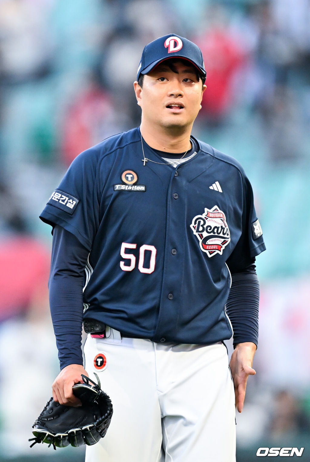 15일 오후 인천 SSG랜더스필드에서 ‘2026 신한 SOL Bank KBO리그' SSG 랜더스와 두산 베어스의 경기가 진행됐다.이날 SSG는 최민준을, 두산은 이영하를 선발투수로 내세웠다.1회말을 마친 두산 선발 이영하가 아쉬워하며 덕아웃으로 향하고 있다. 2026.04.15 / rumi@osen.co.kr