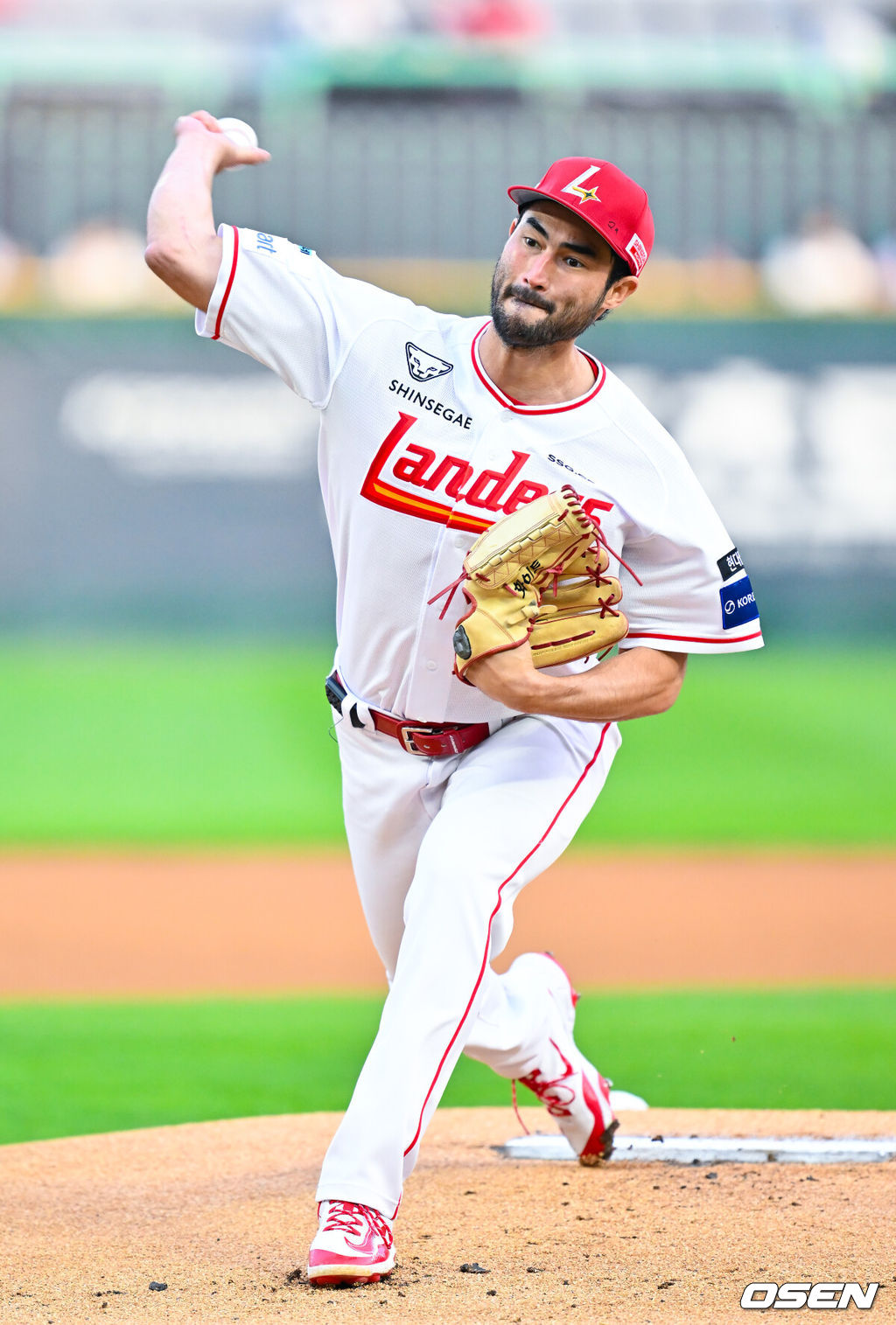 16일 오후 인천 SSG랜더스필드에서 ‘2026 신한 SOL Bank KBO리그' SSG 랜더스와 두산 베어스의 경기가 진행됐다.이날 SSG는 화이트를, 두산은 곽빈을 선발투수로 내세웠다.SSG 선발 화이트가 마운드 위에서 힘차게 공을 뿌리고 있다. 2026.04.16 / rumi@osen.co.kr