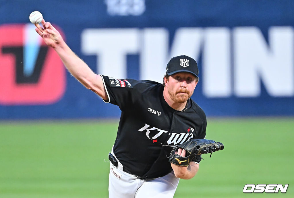 16일 창원NC파크에서 2026 신한 SOL KBO 리그 NC 다이노스와 KT 위즈의 경기가 열렸다. 홈팀 NC는 구창모가, 방문팀 KT는 사우어가 선발 출전했다. KT 위즈 선발투수 사우어가 역투하고 있다. 2026.04.16 / foto0307@osen.co.kr