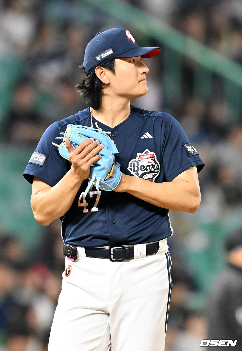 16일 오후 인천 SSG랜더스필드에서 ‘2026 신한 SOL Bank KBO리그' SSG 랜더스와 두산 베어스의 경기가 진행됐다.이날 SSG는 화이트를, 두산은 곽빈을 선발투수로 내세웠다.7회말 2사 주자 만루 SSG 박성한에게 좌익수 앞 역전 2타점 적시타를 허용한 두산 선발 곽빈이 아쉬워하고 있다. 2026.04.16 / rumi@osen.co.kr