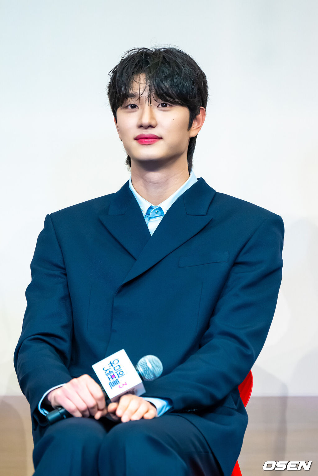 7일 오후 서울 신도림 더링크 호텔에서 티빙 오리지널 '유미의 세포들' 시즌3 제작발표회가 진행됐다.배우 김고은과 김재원이 출연하는 ‘유미의 세포들'은 스타작가가 된 유미의 무자극 일상 속 날벼락처럼 찾아온 뜻밖의 인물로 인해 다시 한번 웃고 울고 사랑에 빠지는 세포 자극 공감 로맨스를 그렸다. 오는 13일 공개.배우 김재원이 질문을 듣고 있다.   2026.04.07 / soul1014@osen.co.kr