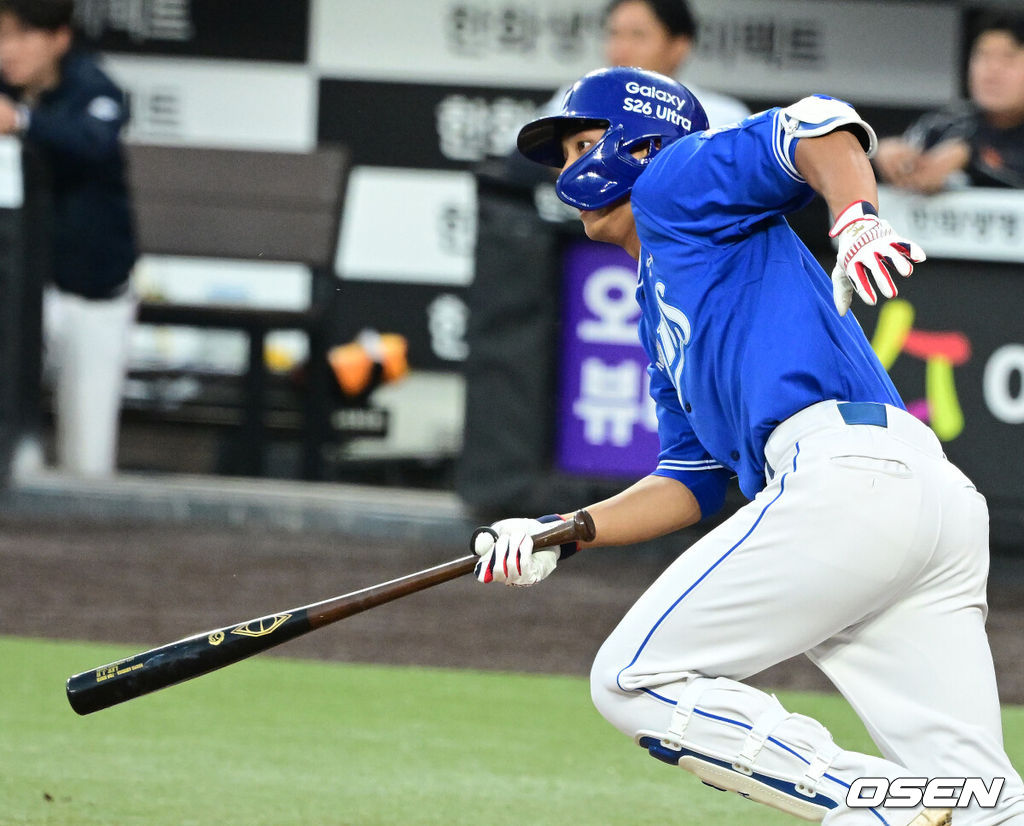 15일 대전 한화생명 볼파크에서 2026 신한 SOL KBO리그 한화 이글스와 삼성 라이온즈의 경기가 열렸다.4연패 중인 한화는 윌켈 에르난데스, 5연승을 노리는 삼성은 양창섭이 선발로 나섰다. 1회초 1사 2,3루에서 삼성 이재현이 1타점 적시타를 날리고 있다. 2026.04.15 / jpnews@osen.co.kr