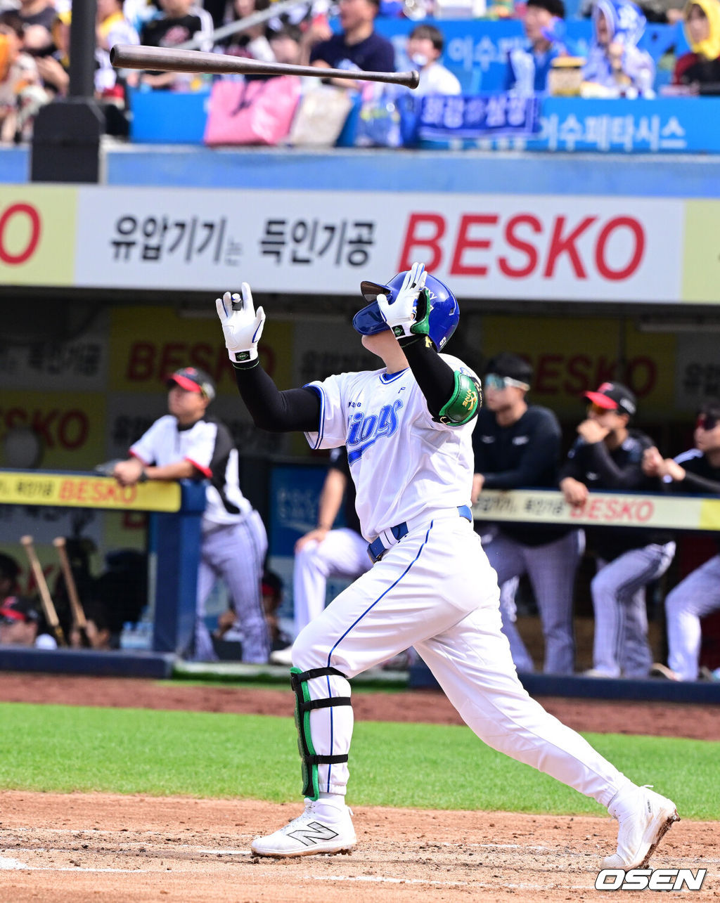 18일 대구삼성라이온즈파크에서 2026 신한 SOL KBO리그 삼성 라이온즈와 LG 트윈스의 경기가 열렸다.7연승에 도전하는 삼성은 잭 오러클린, LG는 임찬규가 선발로 나섰다.4회말 1사 1,2루에서 삼성 전병우가 우월 스리런포를 날리고 있다. 2026.04.18 / jpnews@osen.co.kr