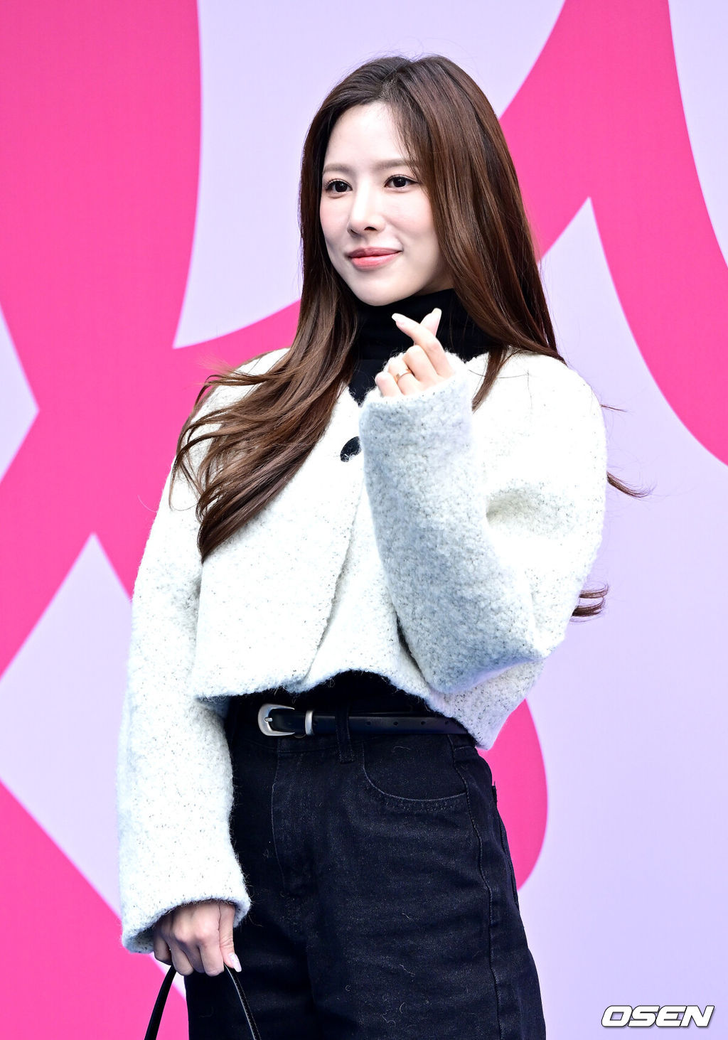 3일 서울 동대문디자인플라자(DDP)에서 ‘2024 가을/겨울(F/W) 서울패션위크’가 열렸다.이나연 아나운서가 포즈를 취하고 있다. 2024.02.03 / dreamer@osen.co.kr