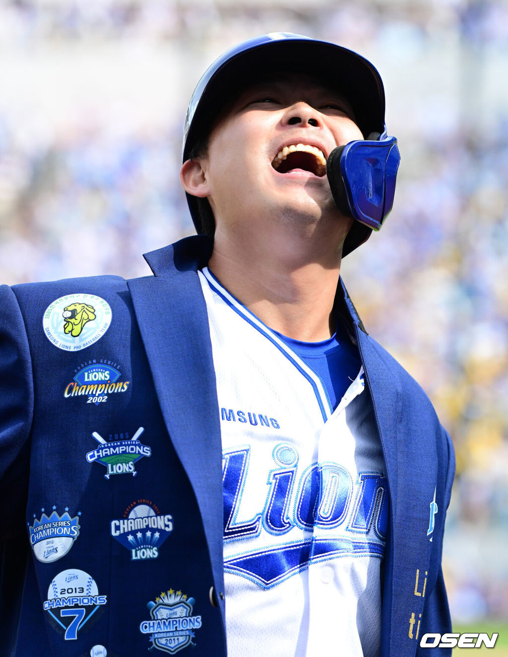 18일 대구삼성라이온즈파크에서 2026 신한 SOL KBO리그 삼성 라이온즈와 LG 트윈스의 경기가 열렸다.7연승에 도전하는 삼성은 잭 오러클린, LG는 임찬규가 선발로 나섰다.4회말 1사 1,2루에서 삼성 전병우가 우월 스리런포를 날리며 기뻐하고 있다. 2026.04.18 / jpnews@osen.co.kr